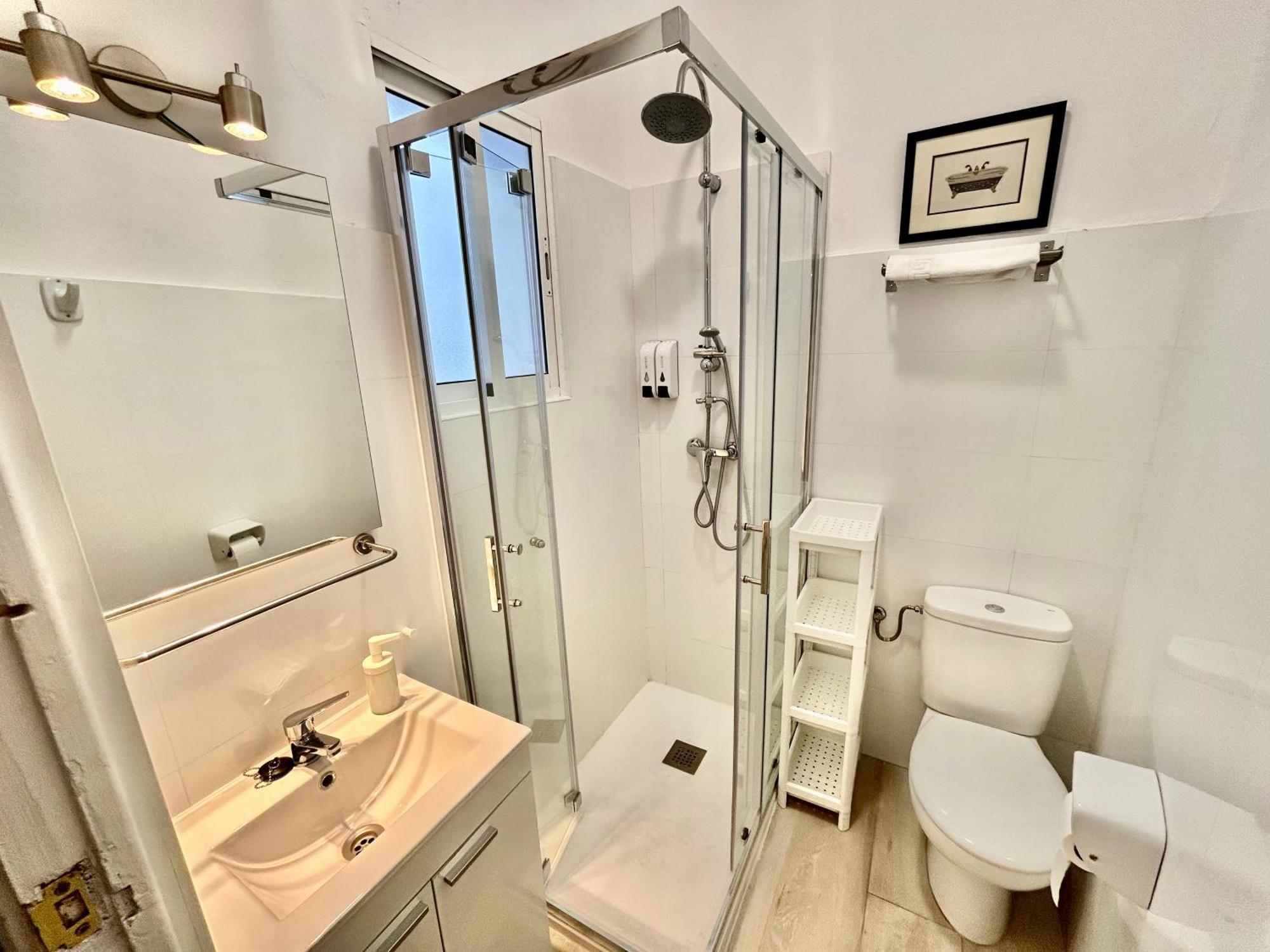 Acogedor Apt 8Pax 4Bdr 2Bth- Cozyhomesevilla2 Kültér fotó