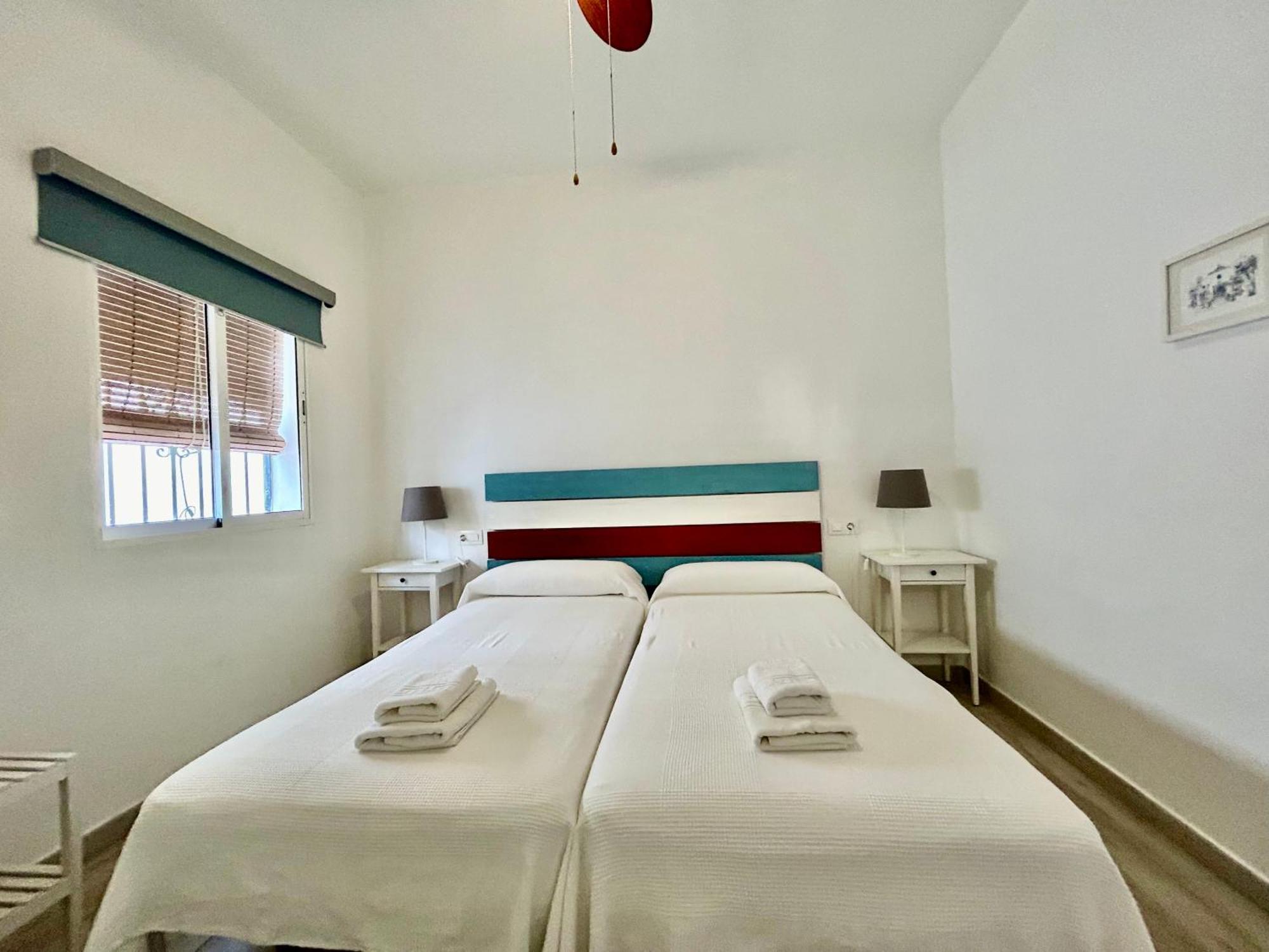 Acogedor Apt 8Pax 4Bdr 2Bth- Cozyhomesevilla2 Kültér fotó